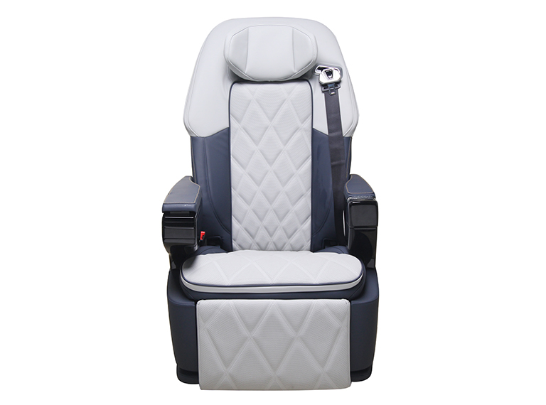 09902 2 car seats (1).jpg